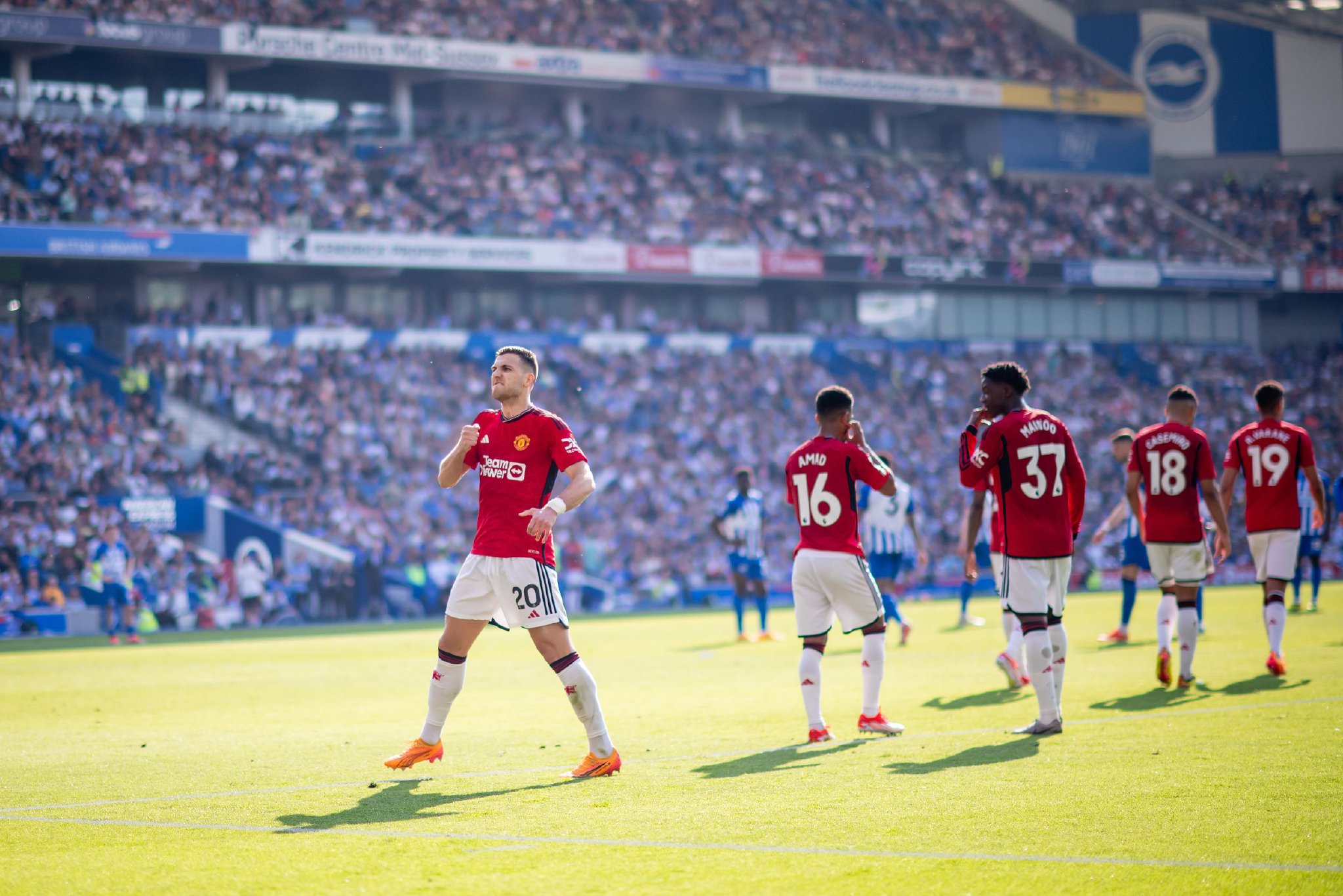 尽管他年轻 尽管他年轻